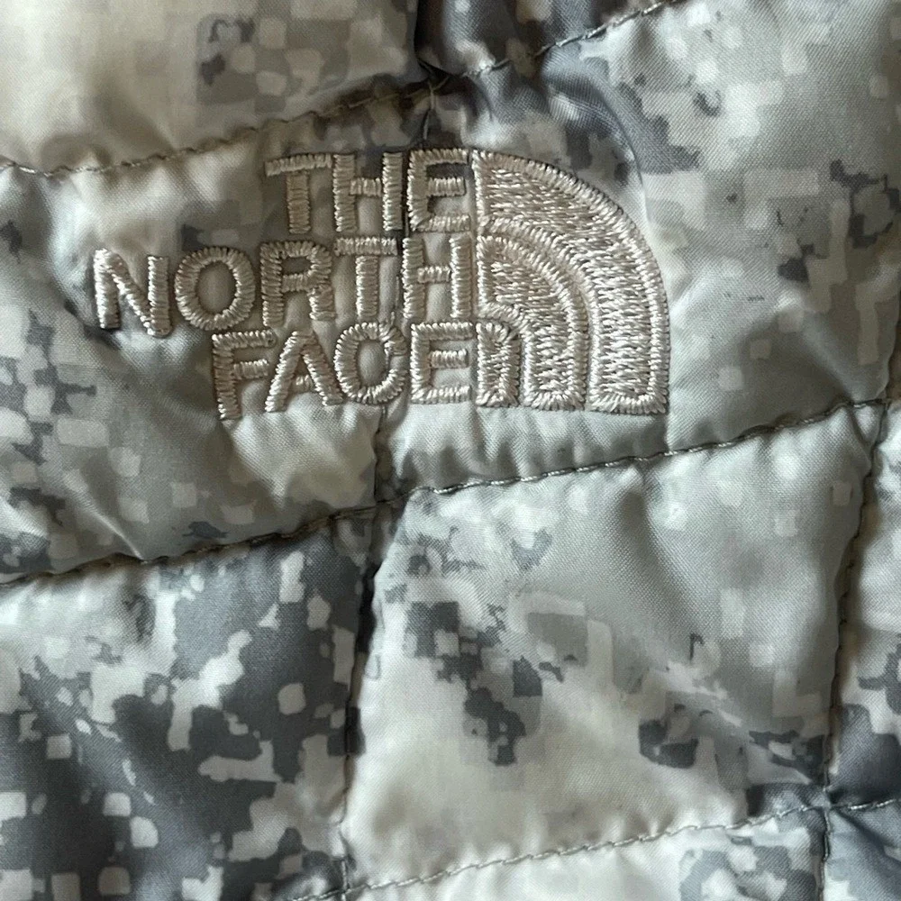 The North Face ThermoBall Jacket Girls‎ M 12 Gray Digital Camo Snowflake Puffer